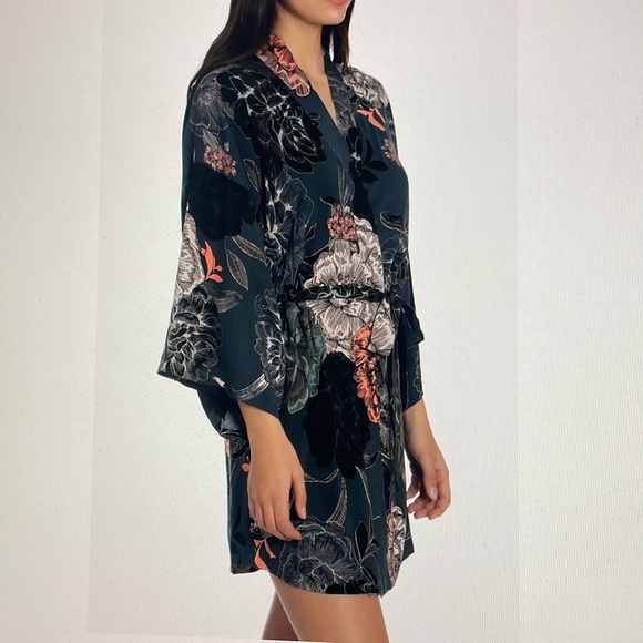 Midnight Bakery Floral print Robe and Pajama set - Picture 3 of 12